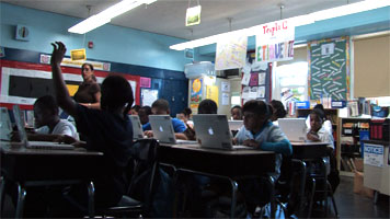 photo of a one-to-one laptop classroom