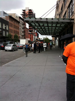 photo of line outside the apple store